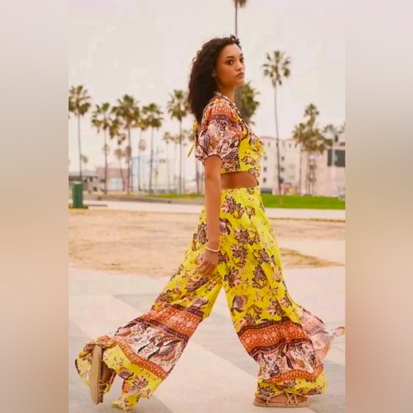 FREE PEOPLE Bali Citrus Skies Paisley Ruched
Halter Neck Flowy Jumpsuit - Picture 2 of 13